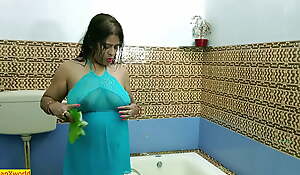 Indian beautiful hot aunty neat and hot sex apropos water!! Best desi aunty sex