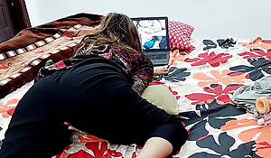 INDIAN COLLEGE GIRL HAS AN ORGASM WHILE Adhering Will not hear of OWN DESI PORN MOVIE ON LAPTOP