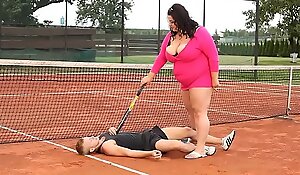 Obese woman facesits on buttress not hear of trainer at the fuck-off court