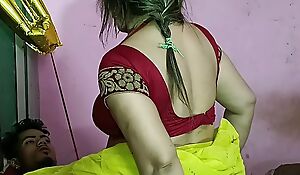 Girlfriend allow will not hear of BF for fucking hot Houseowner Aunty!! Hindi Reality Sex
