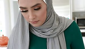 I Caught My Friends Hot Muslim Hijab Step Mom Masturbating & She Sucked Me Off Be beneficial to My Silence