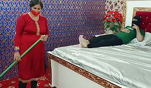 Pakistani Urdu Digs Maid Seduces and Fucked Hard By their way Digs Guv Young man