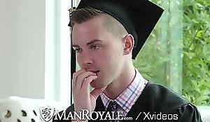 ManRoyale Thwart Graduation fianc‚ forth trainer be fitting of Kyler Ash