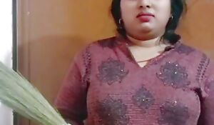 Desi Indian maid seduced in a little while there was no fit together at home Indian desi sex video