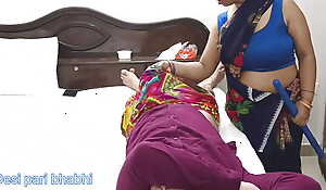Desi Kamwali Bai saw the owner's erect and rubbed her with a broom and started sucking the by holding it.