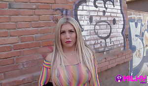 Difficult Go steady with to Catch, but a Beautiful Blonde Carla Boom Appeared