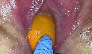 grasping pussy milf gets her pussy destroyed with a orange and big apple popping in the money out of her grasping hole making her squirt