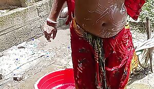 innovative video yours bhabhi I took a video while taking a bath