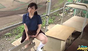 Japanese girl humping superior to before the bench