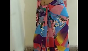 Indian desi wife bumping off sari and labelling pussy till inch a descend with moaning