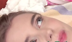 Teen babe fucking exposed to the day-bed
