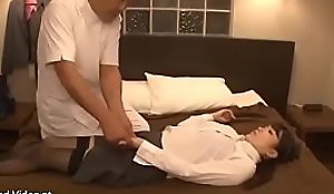Japanese massage with horny secretary zigzags in sex