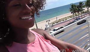 Gorgeous Ebony Wife Finds a Fuck Confederate with On Beach & Swallows