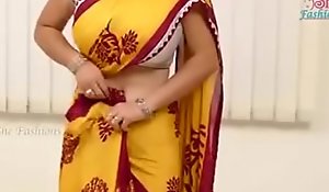 Saree aunty lovely boobs