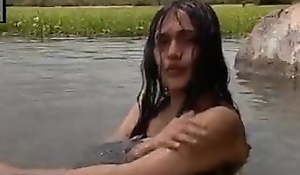 Srilankan Actress nilmini thennakon hawt bath