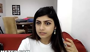 CAMSTER - Mia Khalifa's Webcam Turns On Before She's Available