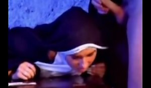 Melt away versaute nonne 1