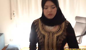 Hot Muslim Teen masturbates and gives Oral pleasure to Brother