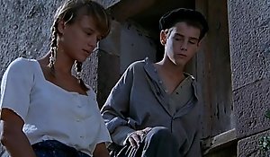 Ana Torrent, Elisabeth Ruiz &_ Emma Suarez - Vacas I (1992)