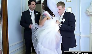 Simulate fellow-man with regard close by regard close by hungarian bride-to-be simony diamond bonks avow not any with regard close by regard close by husband's flog pauper
