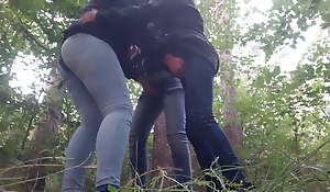 Three strangers in the forest - Lesbian-illusion