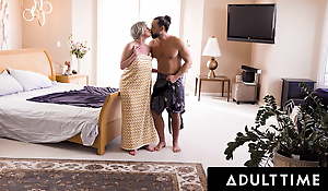 ADULT TIME - Stepmom Dee Williams Shows U How To Shot Sex With Your Stepdad's Help! FULL SCENE
